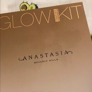Anastasia glow kit